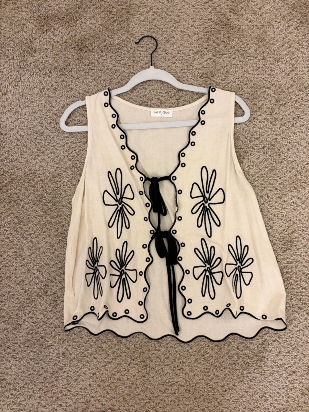 vestique Cream Sleeveless Embroidered Tie-Front Camisole